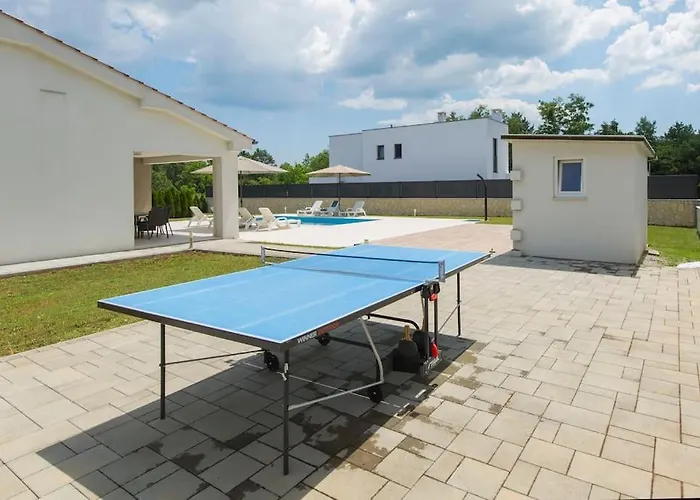 Villa Nikol